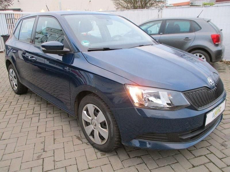 Blau Gebraucht 2016 Skoda Fabia Cool Edition Limousine | 5.490 € (Fairer Preis) - Bild 1/4
