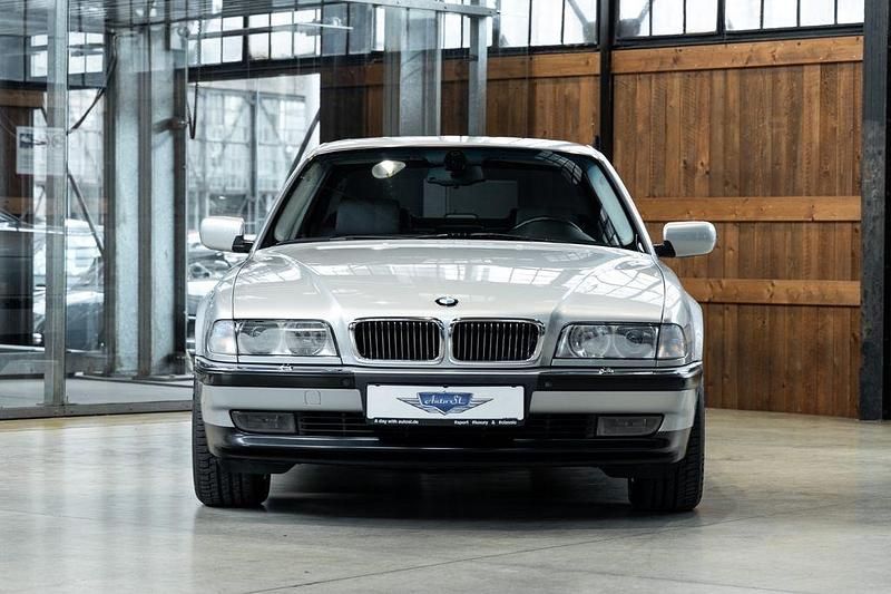 Gebraucht BMW 750 326 PS (239 kW) 1997 Silber Limousine