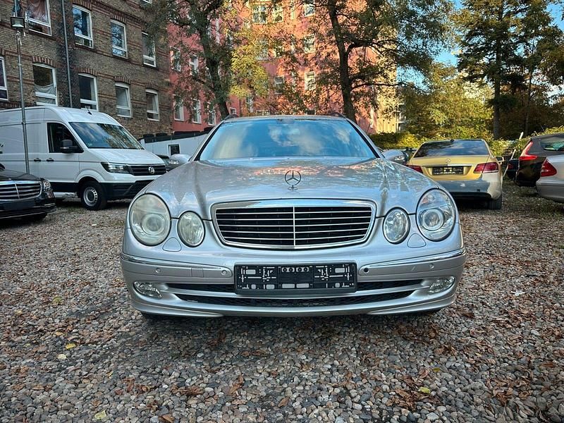 Silber Gebraucht 2004 Mercedes E200 Avantgarde Kombi | 3.990 € (Guter Preis) - Bild 1/4