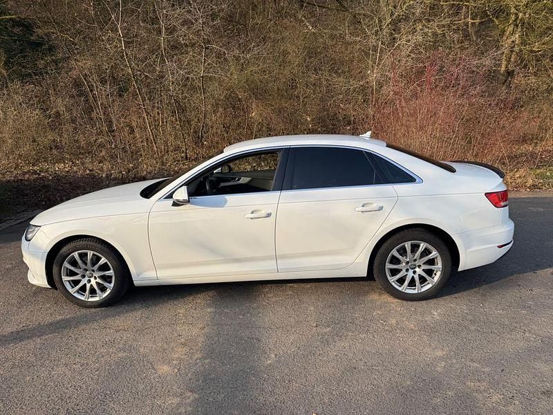 Gebraucht Audi A4 Sport 150 PS (110 kW) 2017 Weiß Limousine