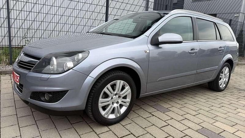 Silber Gebraucht 2010 Opel Astra Kombi | 3.990 € (Guter Preis) - Bild 1/4