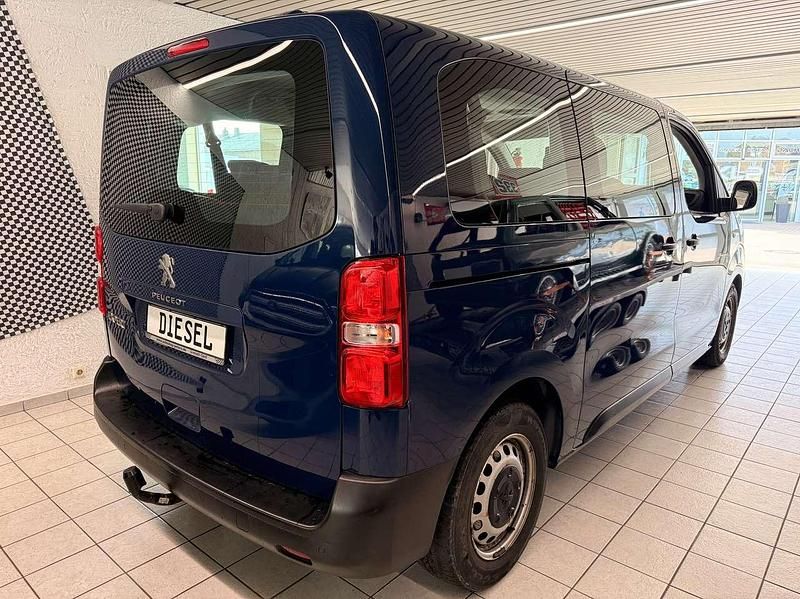 Gebraucht Peugeot Expert 116 PS (85 kW) 2017 Imperial  blau Van