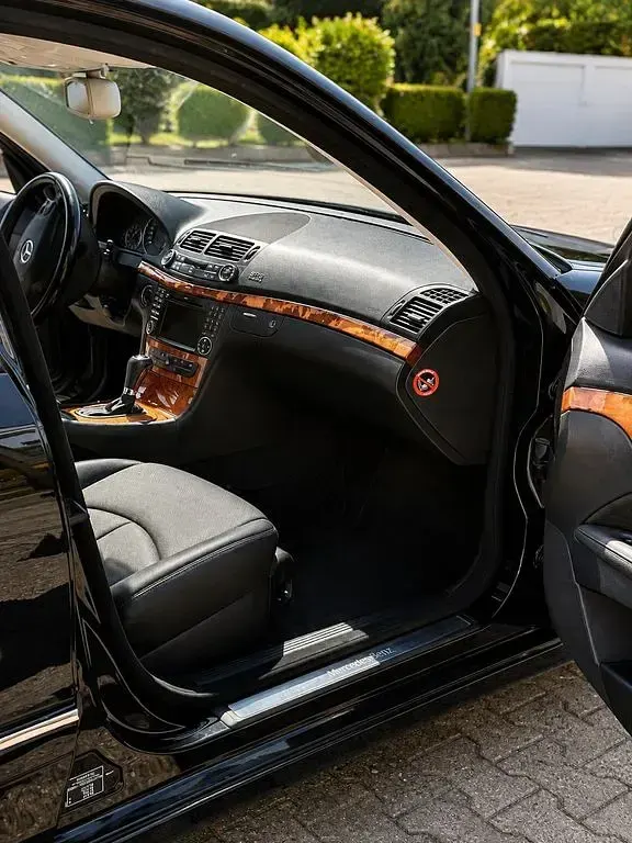 Gebraucht Mercedes E230 Elegance 204 PS (150 kW) 2008 Schwarz Limousine