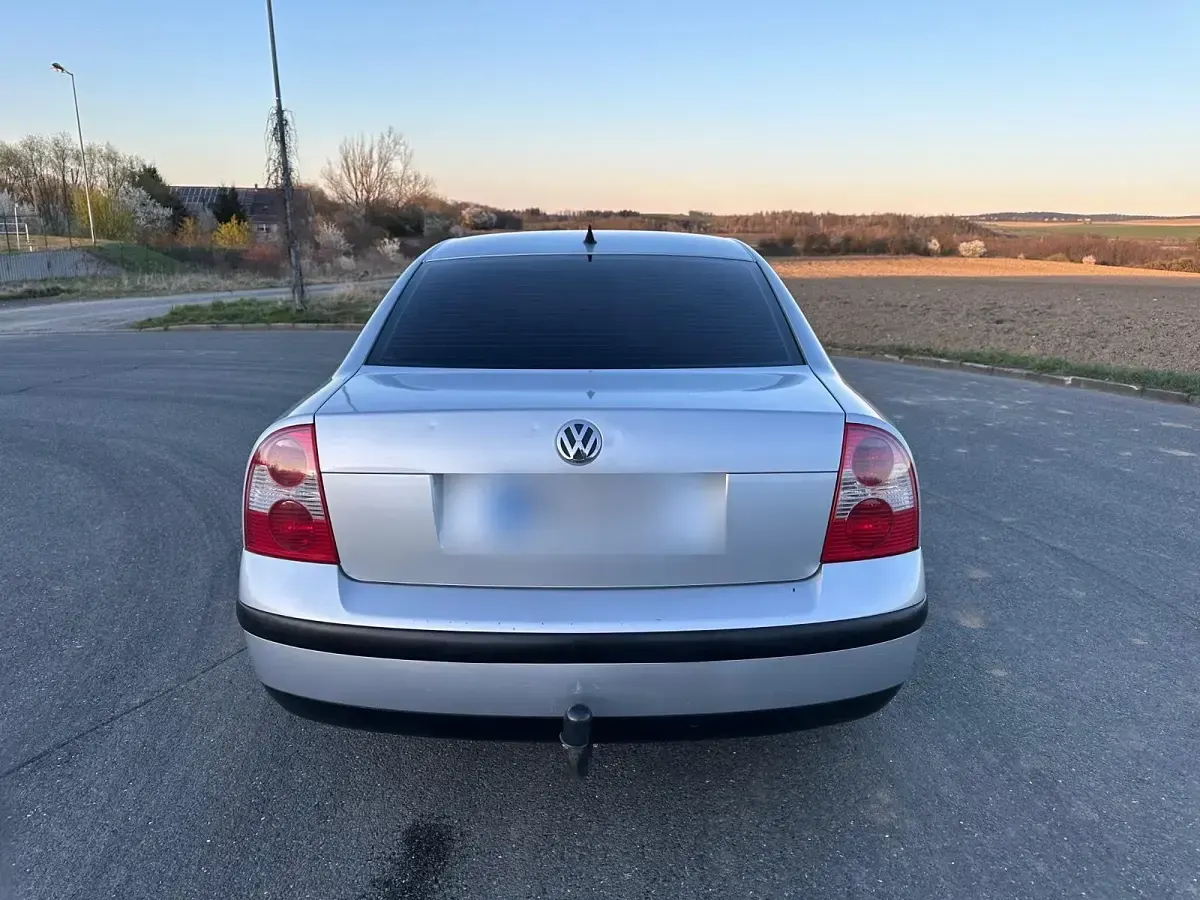 Gebraucht VW Passat 101 PS (74 kW) 2003 Silber Limousine