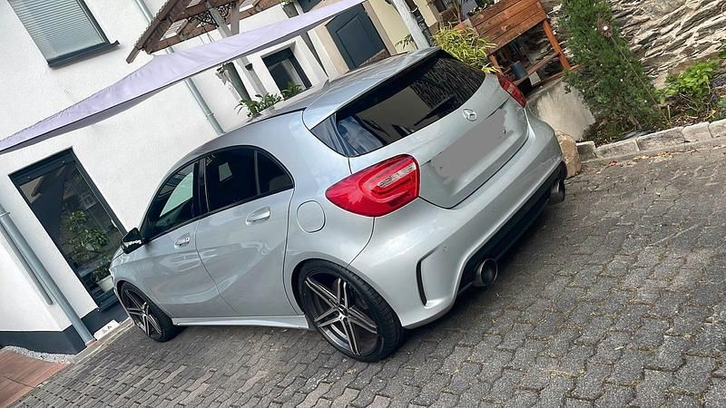 Silber Gebraucht 2012 Mercedes A250 AMG Limousine | 10.800 € (Superpreis) - Bild 1/4