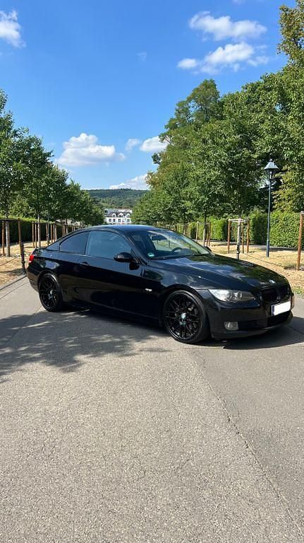 Schwarz Gebraucht 2007 BMW 330 Shadowline Coupé | 8.450 € (Guter Preis) - Bild 1/4