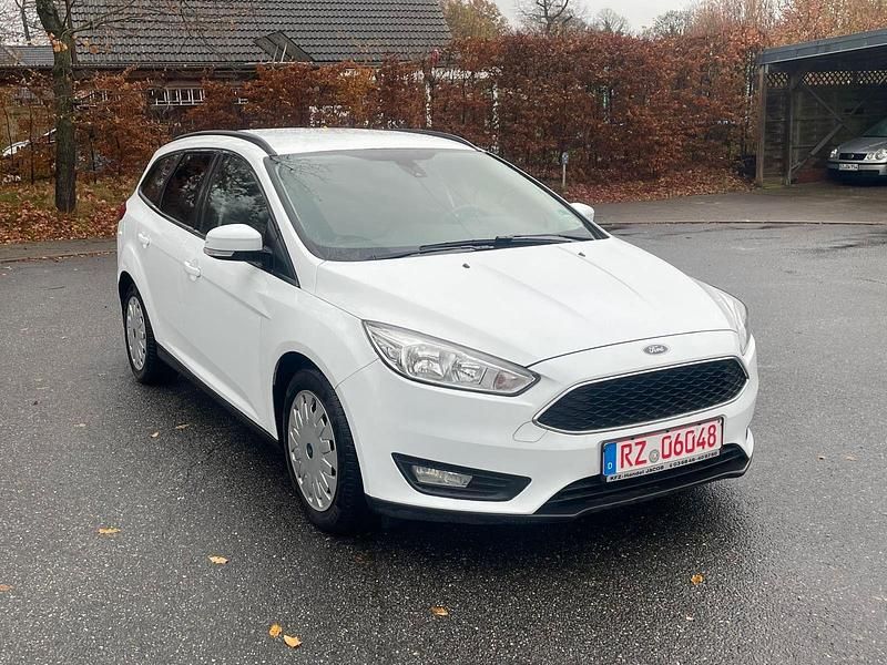 Gebraucht Ford Focus 105 PS (77 kW) 2015 Weiß Kombi