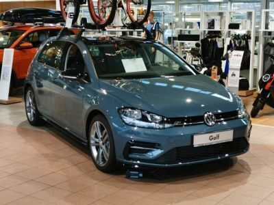 Grau metallic Gebraucht 2019 VW Golf VII IQ Drive Limousine | 27.985 € - Bild 1/4