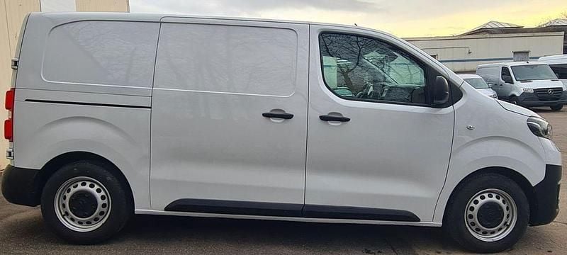 Gebraucht Toyota Proace 120 PS (88 kW) 2022 Weiß Van / Kleinbus