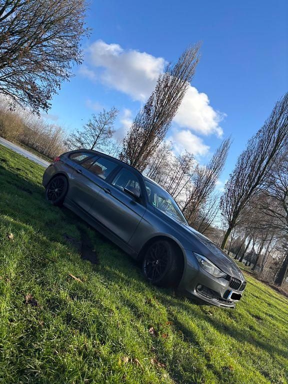 Gebraucht BMW 318 Performance 143 PS (105 kW) 2013 Grau Kombi