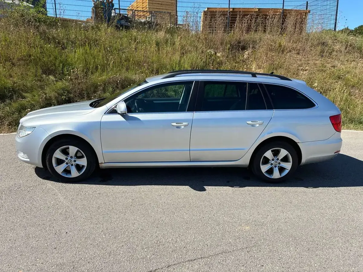 Używany Skoda Superb Ambition 170 KM (125 kW) 2012 Srebrny Kombi