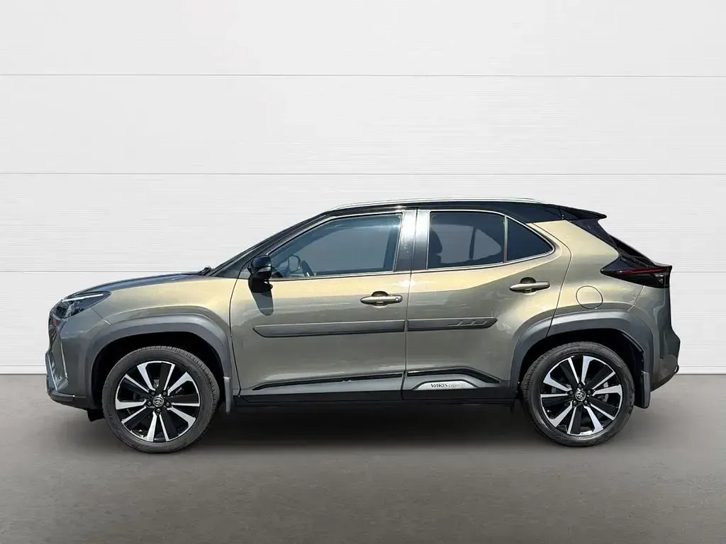 Gebraucht Toyota Yaris Cross Edition 116 PS (85 kW) 2022 6x1)/ black (202) (braun SUV