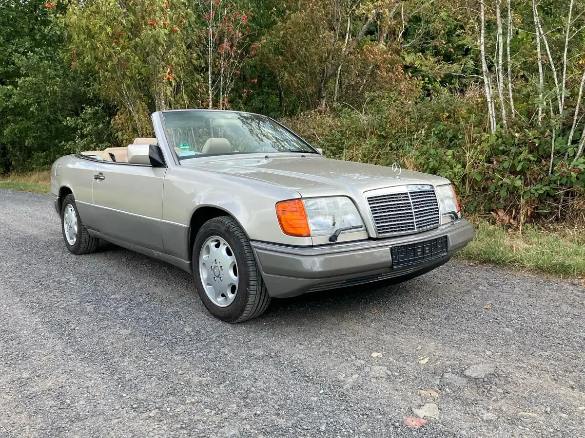 Gebraucht Mercedes E320 220 PS (161 kW) 1995 Gold Cabrio
