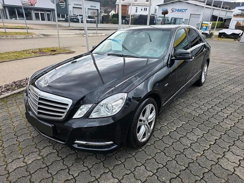 Gebraucht Mercedes E250 Avantgarde 204 PS (150 kW) 2011 Schwarz Limousine