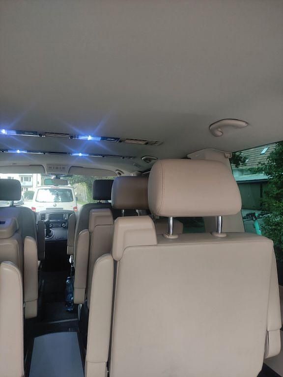 Second-hand VW Multivan Highline 179 CP (131 kW) 2012 Negru Monovolum