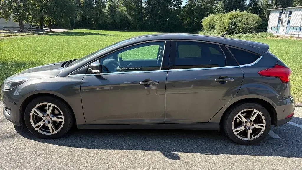 Gebraucht Ford Focus Titanium 125 PS (91 kW) 2015 Grau Limousine