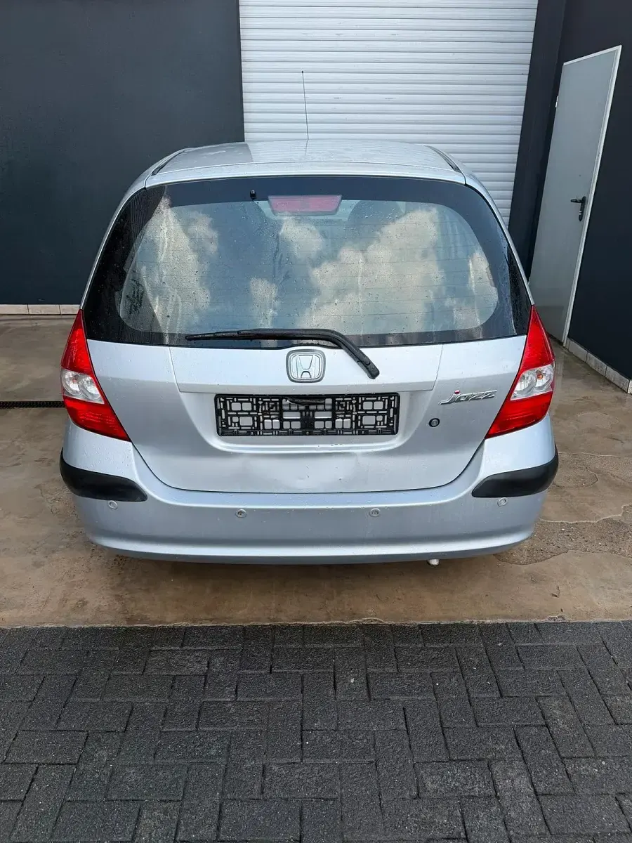 Usata Honda Jazz 82 CV (60 kW) 2002 Argento Utilitaria