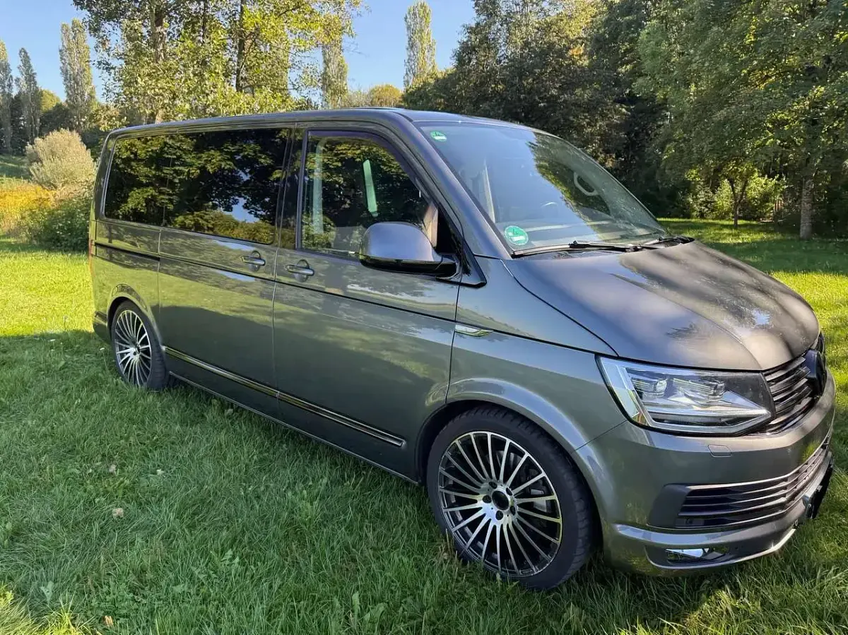 Gebraucht VW Multivan Highline 204 PS (150 kW) 2016 Grau Van / Kleinbus