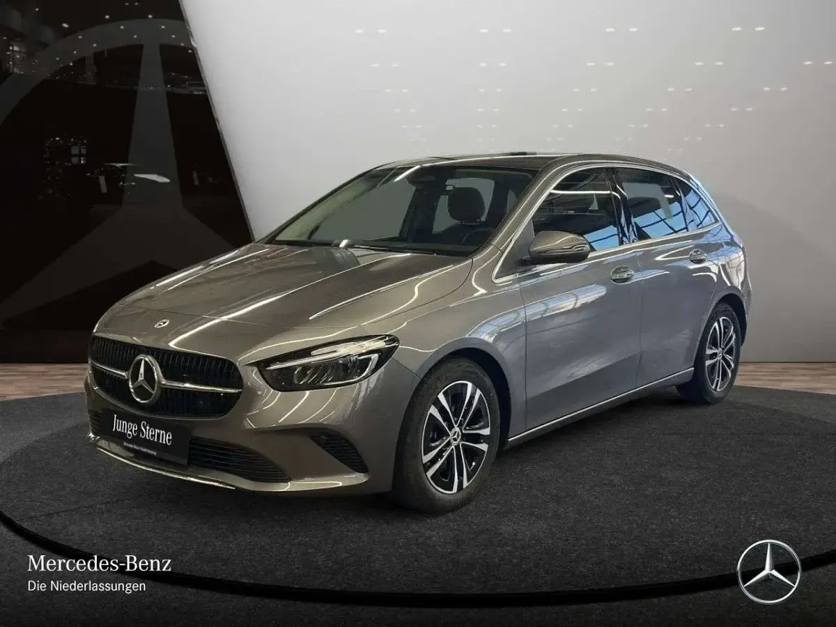Gebraucht Mercedes B200 Progressive 163 PS (119 kW) 2025 Grau Kleinwagen
