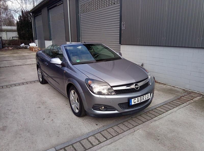 Gebraucht Opel Astra Cabriolet 116 PS (85 kW) 2009 Grau Cabrio