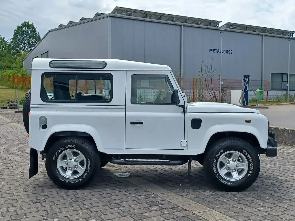 Gebraucht Land Rover Defender S 122 PS (89 kW) 2011 Fuji white SUV