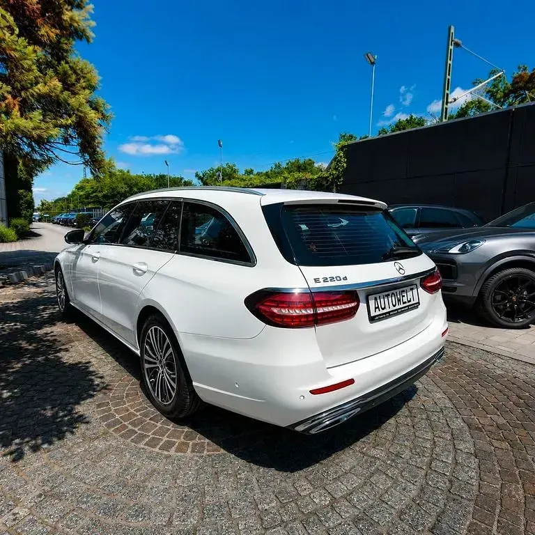 Gebraucht Mercedes E220 194 PS (142 kW) 2021 Weiß Limousine
