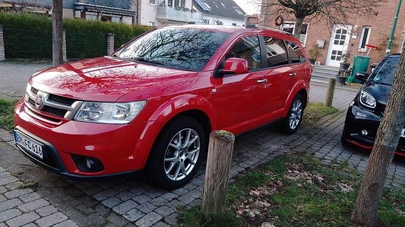 Gebraucht Fiat Freemont 170 PS (125 kW) 2013 Rot SUV