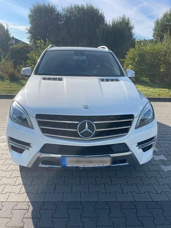 Weiß Gebraucht 2012 Mercedes ML350 Sport SUV | 23.900 € (Fairer Preis) - Bild 1/4