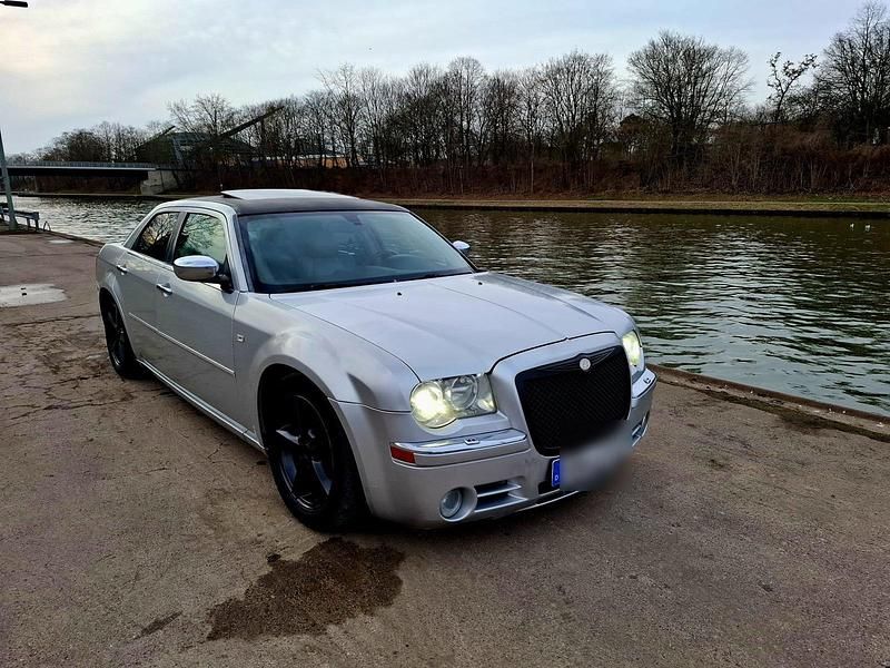 Silber Gebraucht 2008 Chrysler 300C Limousine | 5.000 € (Superpreis) - Bild 1/4