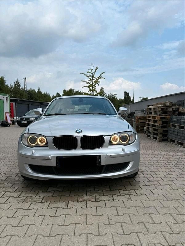 Silber Gebraucht 2011 BMW 116 Kleinwagen | 5.990 € (Fairer Preis) - Bild 1/4