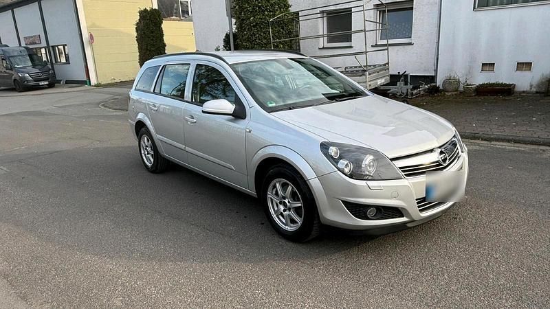 Gebraucht Opel Astra 105 PS (77 kW) 2011 Silber Kombi