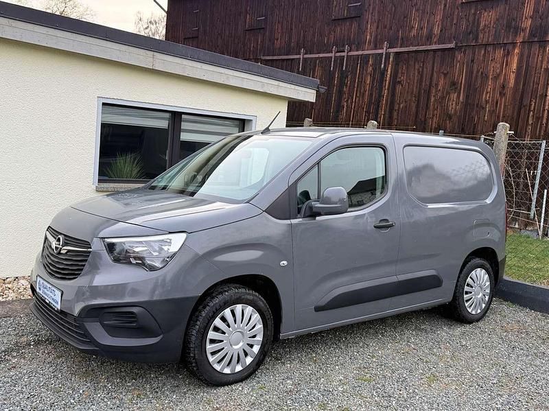 Używany Opel Combo Edition 102 KM (75 kW) 2019 Biały Minivan