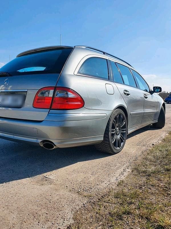 Gebraucht Mercedes E320 224 PS (164 kW) 2007 Grau Kombi