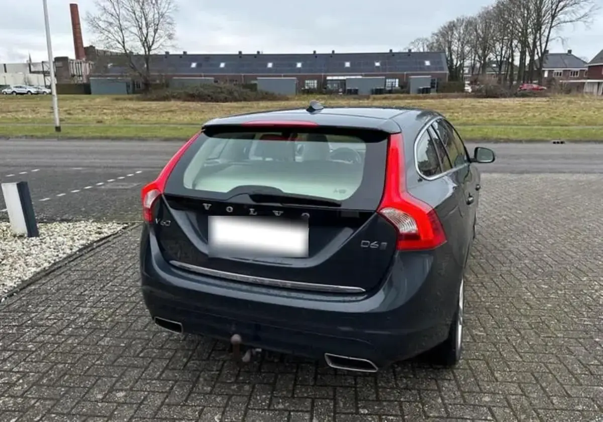 Gebraucht Volvo V60 Summum 220 PS (161 kW) 2015 Grau Kombi