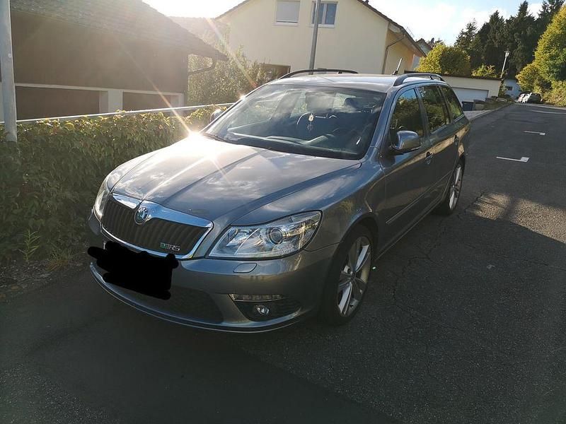 Silber Gebraucht 2012 Skoda Octavia RS Kombi | 6.999 € (Superpreis) - Bild 1/4