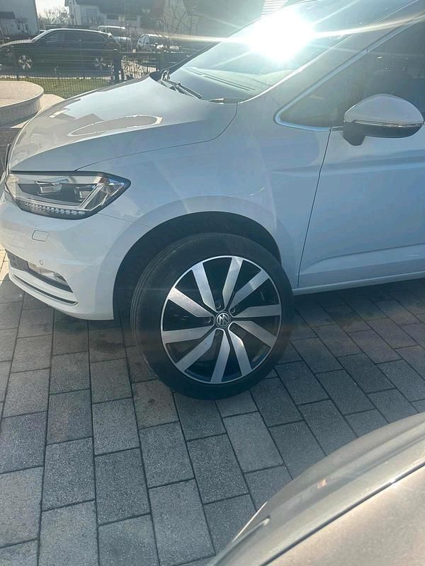 Gebraucht VW Touran Highline 190 PS (139 kW) 2017 Weiß Van / Kleinbus