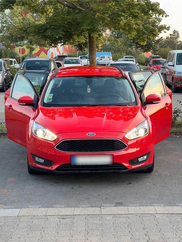 Second-hand Ford Focus 120 CP (88 kW) 2015 Roșu Break