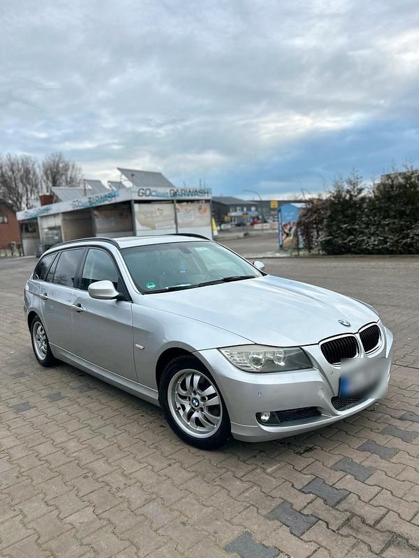 Grau Gebraucht 2009 BMW 320 Limousine | 2.900 € (Superpreis) - Bild 1/4