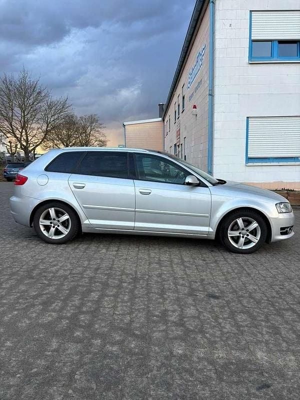 Gebraucht Audi A3 Attraction 105 PS (77 kW) 2012 Eissilber metallic Kleinwagen