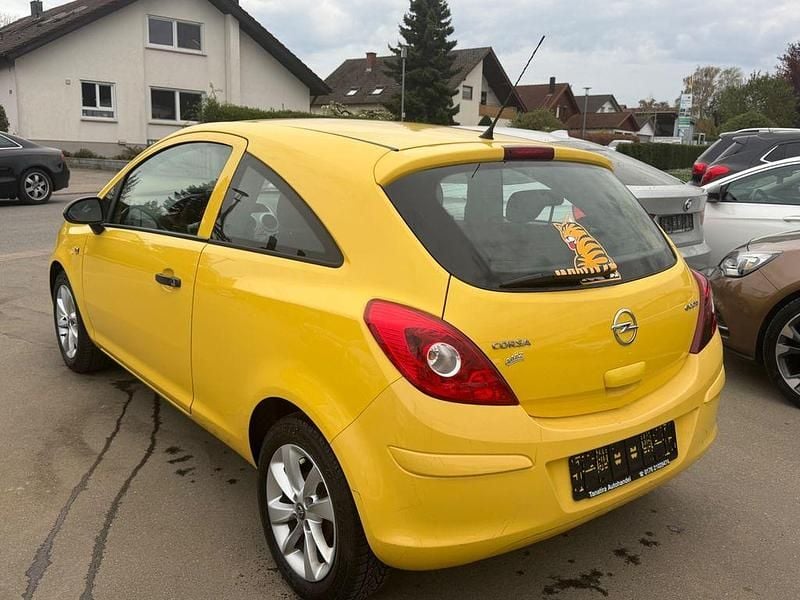 Gebraucht Opel Corsa Selection 69 PS (50 kW) 2011 Gelb Kleinwagen