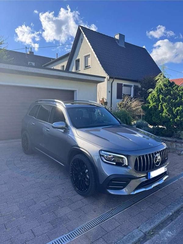 Grau Gebraucht 2020 Mercedes GLB35 AMG SUV | 44.800 € (Etwas zu teuer) - Bild 1/4