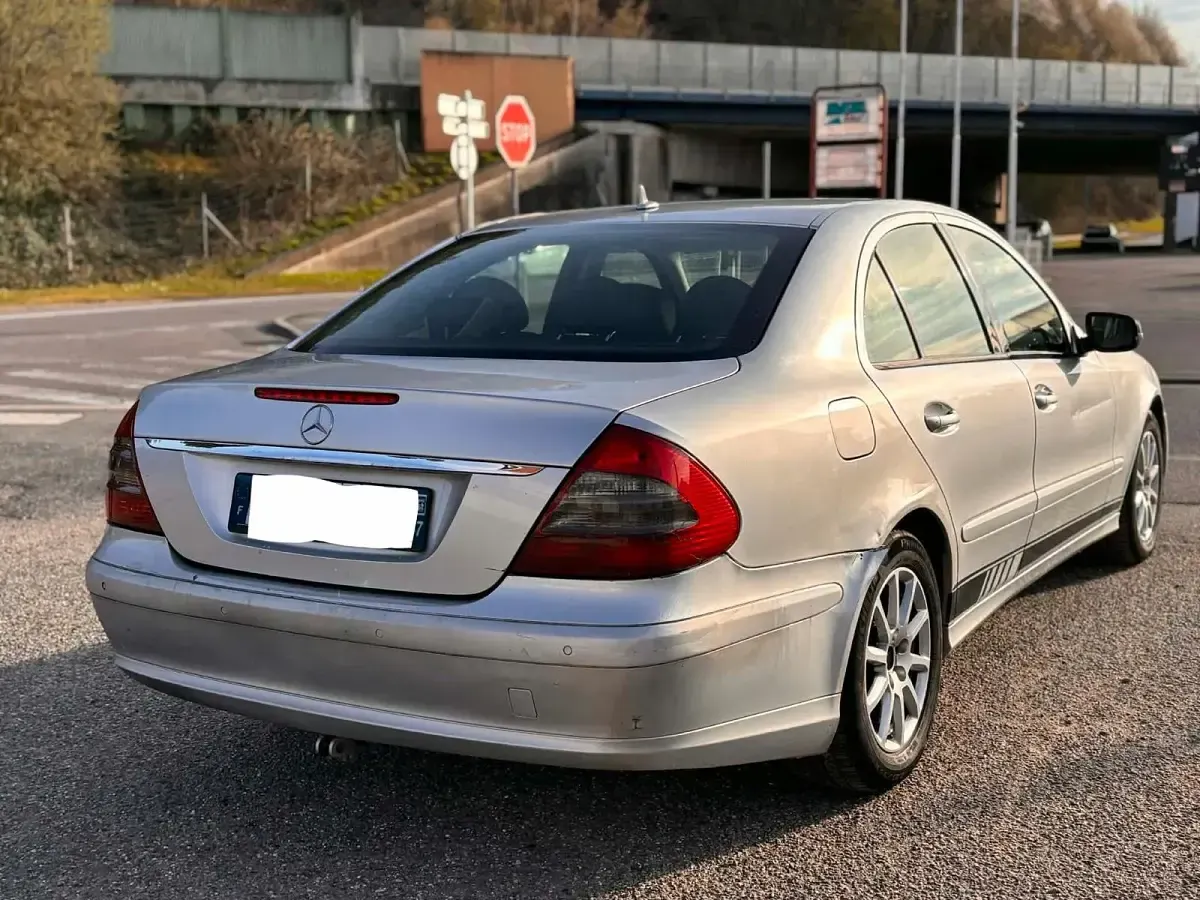 Gebraucht Mercedes E220 190 PS (139 kW) 2007 Grau Limousine