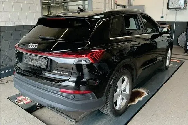 Gebraucht Audi Q4 e-tron Advanced Plus 150 kW (204 PS) 2023 Mythosschwarz metallic SUV