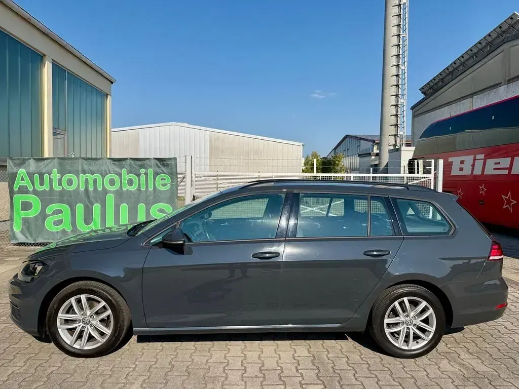 Gebraucht VW Golf VII Comfortline 150 PS (110 kW) 2019 Uranograu Kombi