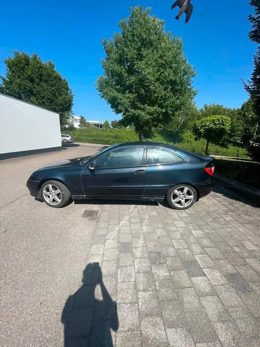 Gebraucht Mercedes C180 129 PS (94 kW) 2002 Schwarz Coupé