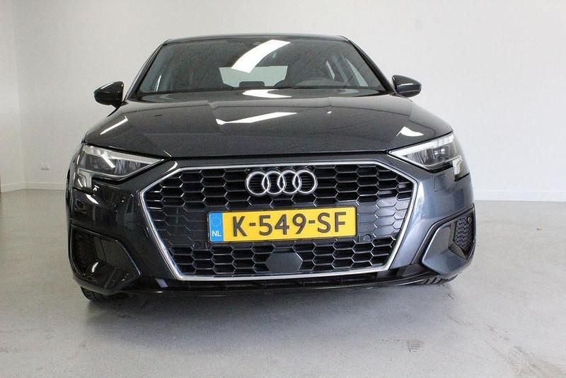 Gebraucht Audi A3 Business 110 PS (80 kW) 2021 Grau Limousine