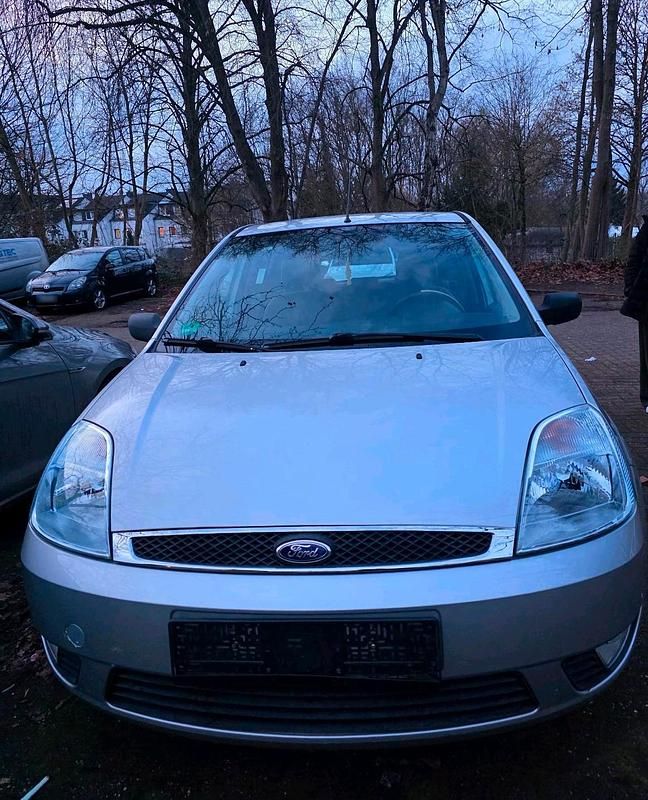 Gebraucht Ford Fiesta 80 PS (58 kW) 2003 Silber Kleinwagen