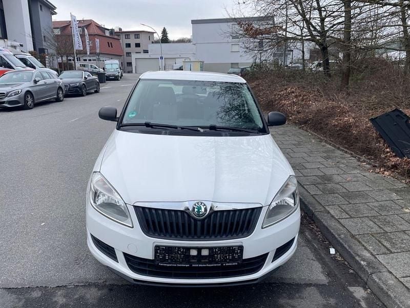 Gebraucht Skoda Fabia Ambiente 69 PS (50 kW) 2012 Weiß Limousine