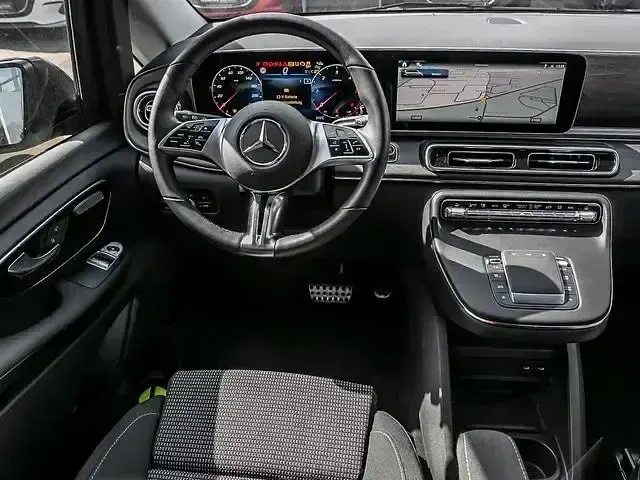 Gebraucht Mercedes V220 Style 163 PS (119 kW) 2025 Schwarz Van / Kleinbus