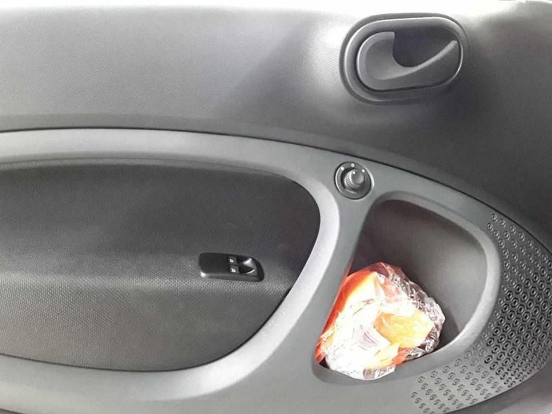 Gebraucht Smart ForTwo Coupé 60 kW (82 PS) 2022 Tridion sicherheitszelle in weiß Coupé